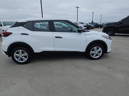 Used 2023 Nissan Kicks S FWD image 9