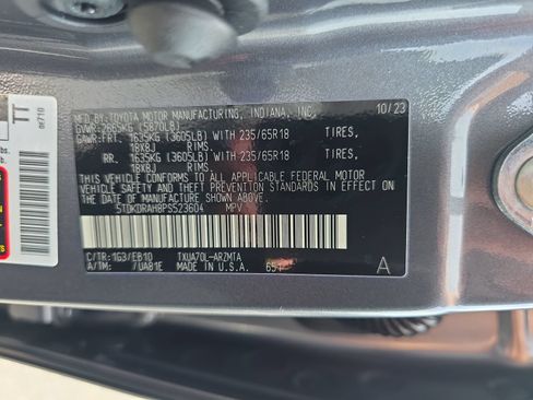Used 2023 Toyota Highlander XLE FWD image 34