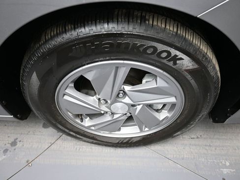 Certified 2025 Hyundai Elantra SE image 13