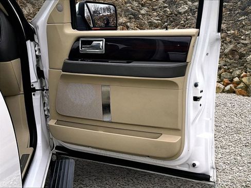 Used 2017 Lincoln Navigator Reserve image 20