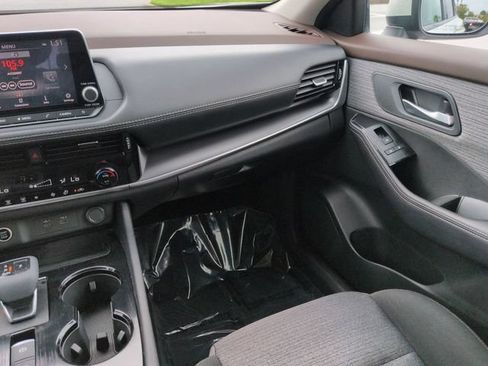 Used 2021 Nissan Rogue SV FWD image 17