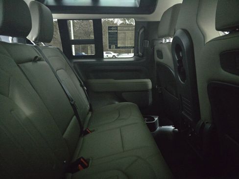 Used 2021 Land Rover Defender 90 S image 11