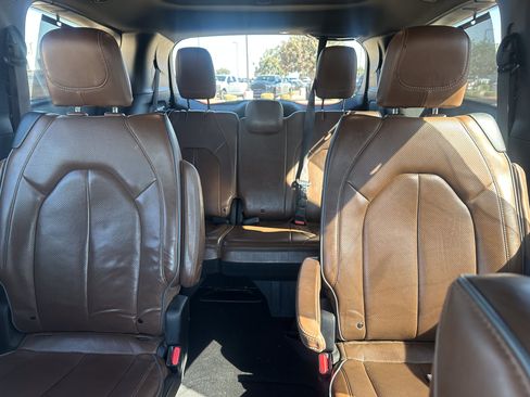 Used 2020 Chrysler Pacifica Limited w/ Advanced Safetytec Group FWD image 20