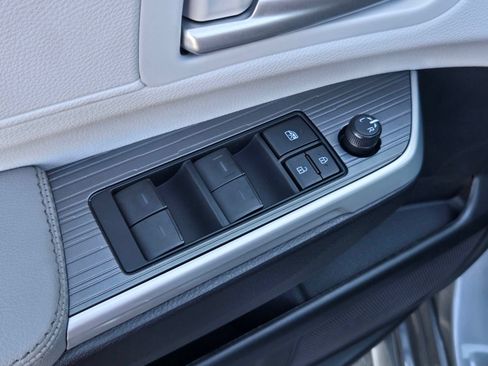 Certified 2026 Toyota Sienna XLE FWD image 10