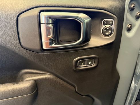 New 2025 Jeep Gladiator Sport image 16