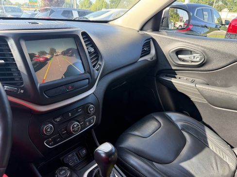Used 2017 Jeep Cherokee Limited AWD/4WD image 19
