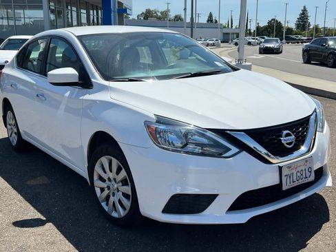 Used 2017 Nissan Sentra SV FWD image 3