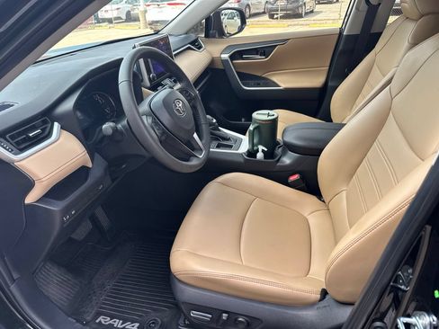 Used 2025 Toyota RAV4 XLE Premium FWD image 4