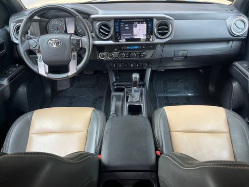 Used 2019 Toyota Tacoma TRD Off-Road w/ Technology Package AWD/4WD image 19