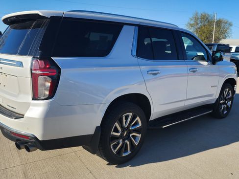 Used 2021 Chevrolet Tahoe Premier w/ Premium Package AWD/4WD image 4