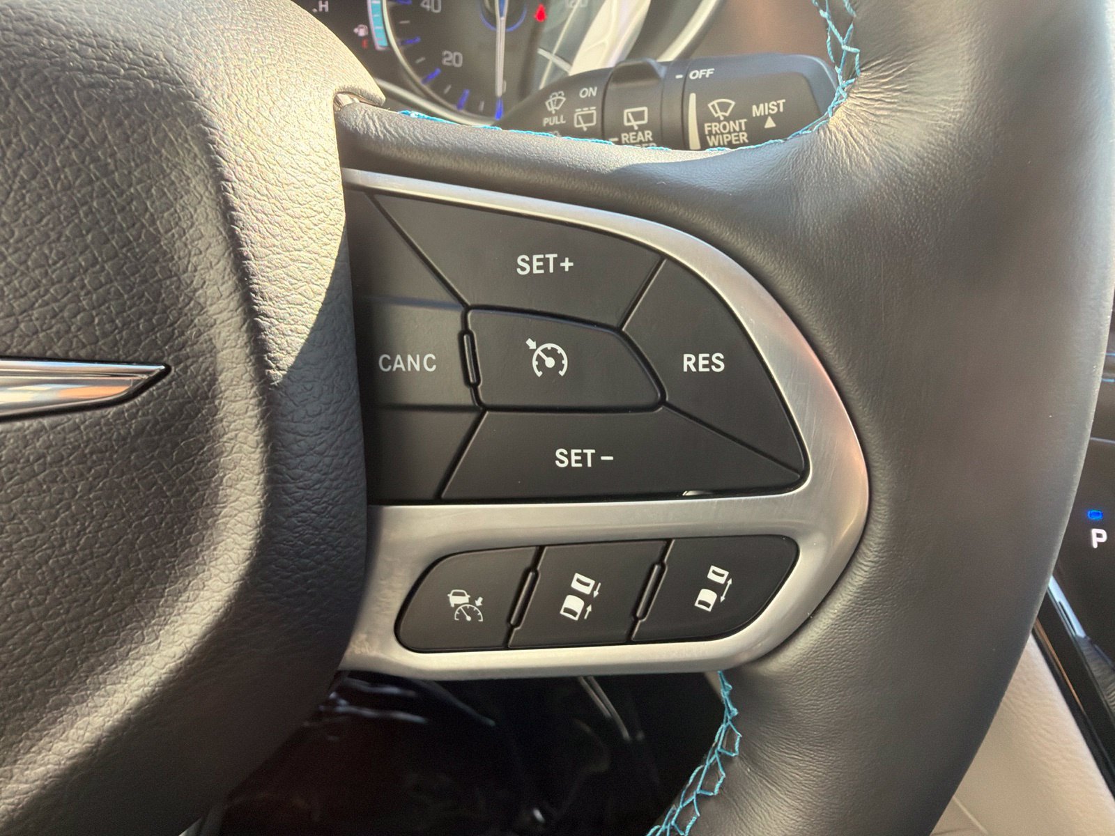 Used 2021 Chrysler Pacifica Touring w/ Cold Weather Group FWD image 28