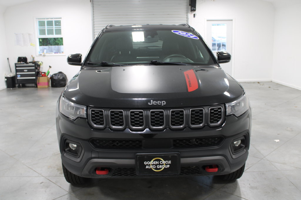 Used 2024 Jeep Compass Trailhawk AWD/4WD image 3