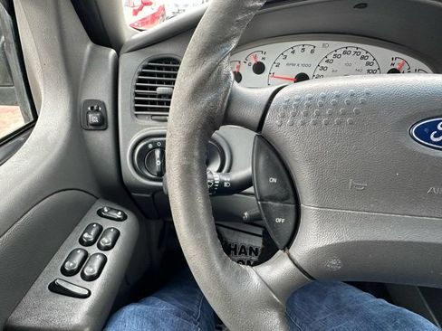 Used 2005 Ford Explorer Sport Trac XLS RWD image 13