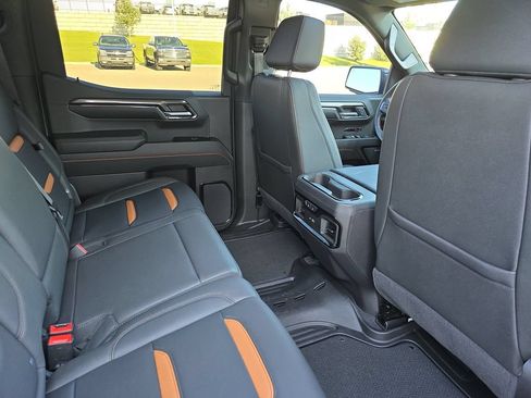 Used 2024 GMC Sierra 1500 AT4 w/ Technology Package AWD/4WD image 11