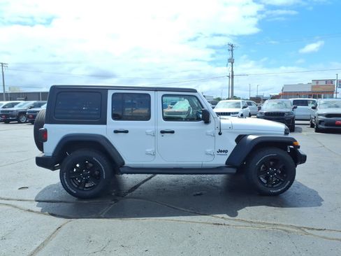 Used 2020 Jeep Wrangler Unlimited Sport AWD/4WD image 2