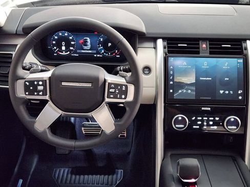 New 2026 Land Rover Discovery Limited Edition image 25