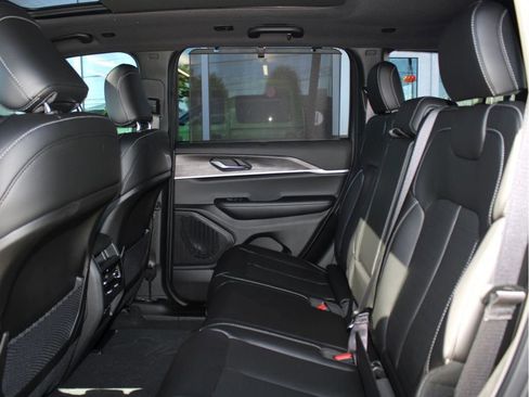 New 2025 Jeep Grand Cherokee Limited w/ Luxury Tech Group II image 31