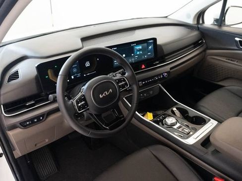 Used 2026 Kia Carnival EX FWD image 3