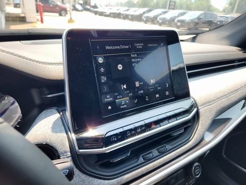 New 2025 Jeep Compass Latitude image 14