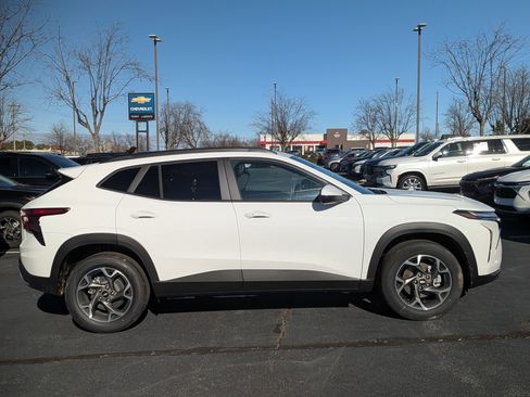 New 2026 Chevrolet Trax LT w/ Driver Confidence Package FWD image 9