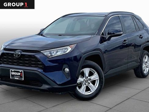 Used 2020 Toyota RAV4 XLE w/ Convenience Package FWD image 1