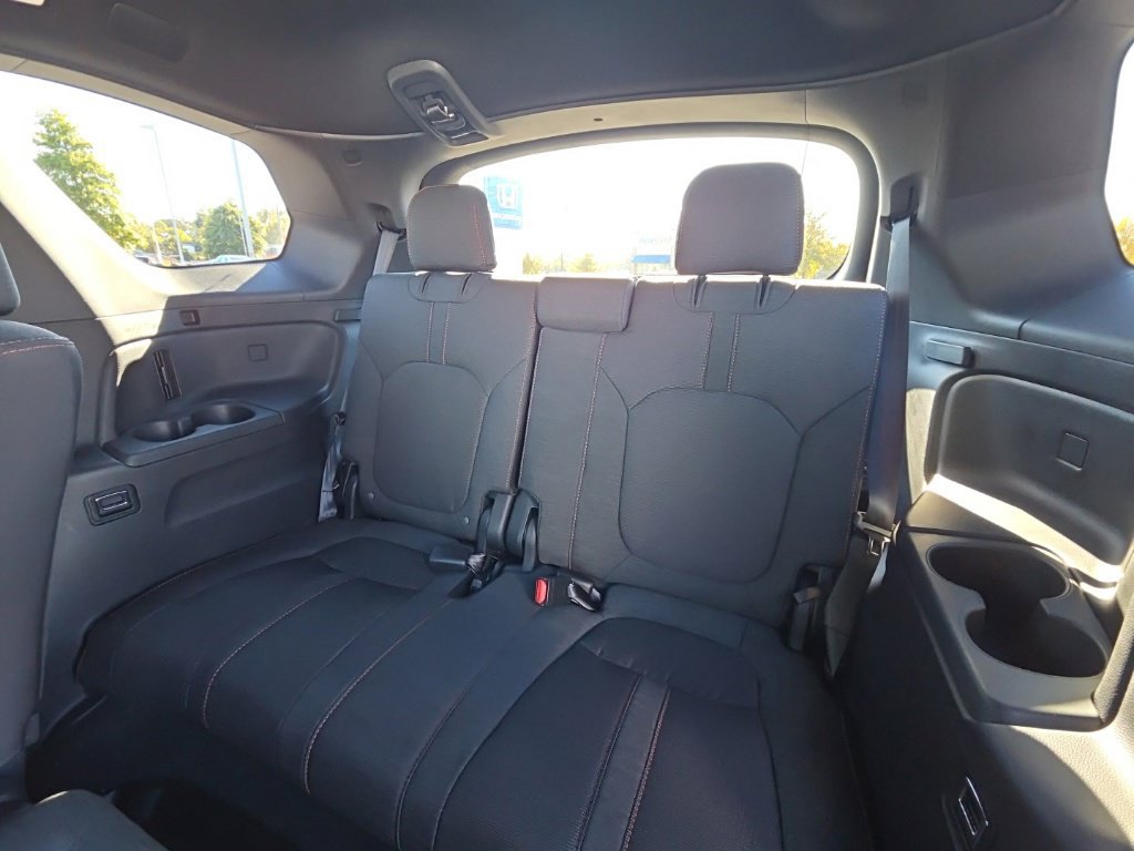 New 2026 Honda Pilot Sport image 17