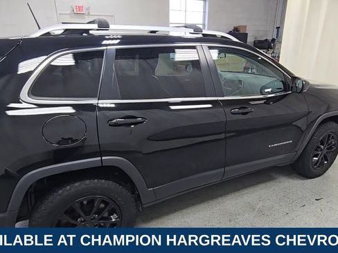 Used 2019 Jeep Cherokee Latitude Plus w/ Cold Weather Group AWD/4WD image 11