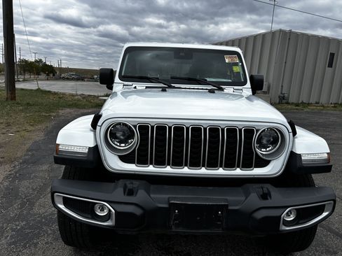 Used 2025 Jeep Wrangler Unlimited Sahara AWD/4WD image 9