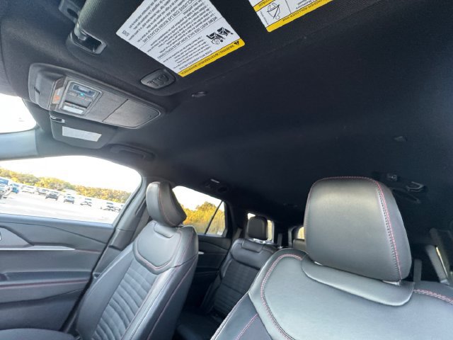 Used 2025 Ford Explorer ST-Line w/ ST-Line Street Pack AWD/4WD image 28