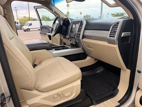 Used 2017 Ford F250 Lariat w/ Lariat Ultimate Package AWD/4WD image 28