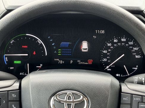Used 2025 Toyota Sienna LE FWD image 16