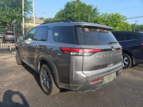 Used 2025 Nissan Pathfinder SV FWD image 3