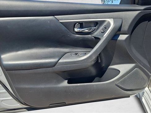 Used 2016 Nissan Altima 2.5 S w/ Power Driver Seat Package FWD image 11