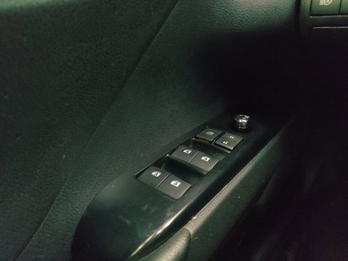 Used 2018 Toyota Camry LE image 27