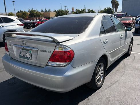 Used 2005 Toyota Camry LE FWD image 5