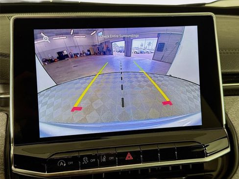 Used 2022 Jeep Compass Latitude FWD image 16