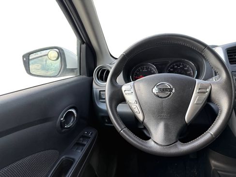 Used 2016 Nissan Versa SL image 19