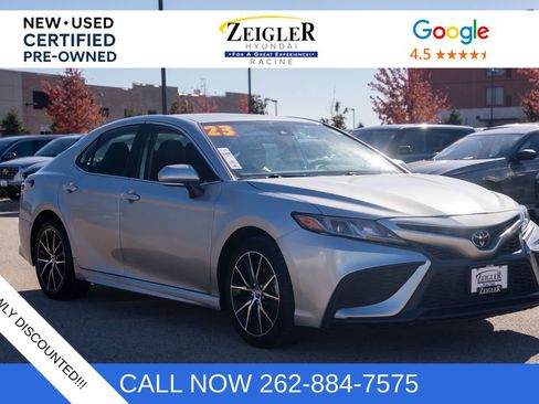 Used 2023 Toyota Camry SE image 1