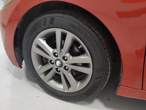Used 2018 Hyundai Elantra SEL FWD image 31