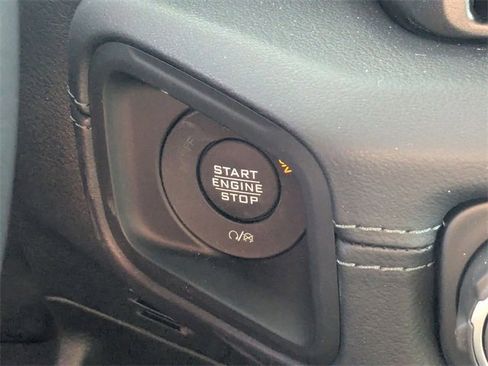 New 2025 Jeep Gladiator Mojave image 24