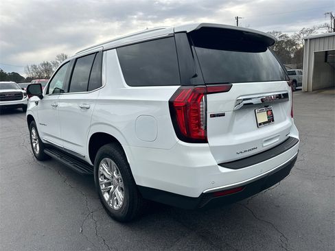 Used 2022 GMC Yukon SLT w/ SLT Premium Package image 8