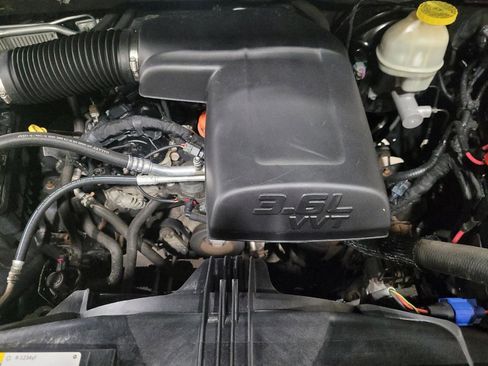 Used 2017 RAM 1500 Express AWD/4WD image 30