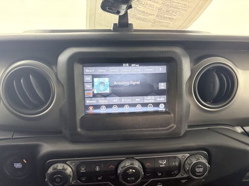 Used 2021 Jeep Gladiator Sport AWD/4WD image 19