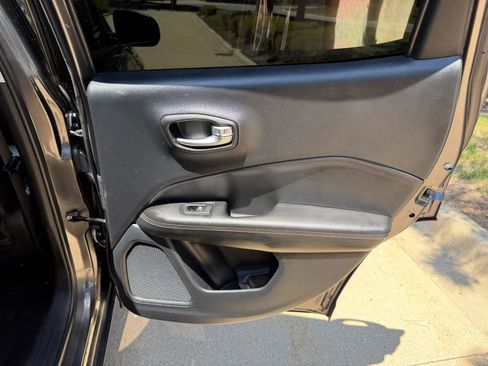 Used 2020 Jeep Compass Latitude FWD image 21