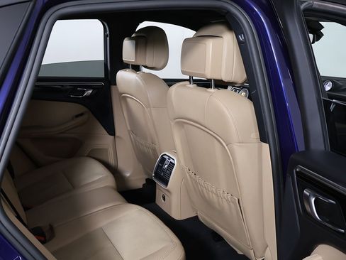 Used 2022 Porsche Macan image 27