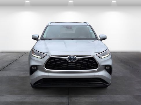 Used 2022 Toyota Highlander Limited image 4