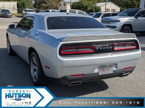 Used 2019 Dodge Challenger SXT image 8