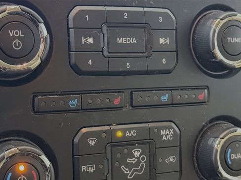 Used 2017 Ford Expedition XLT w/ Equipment Group 202A RWD image 22
