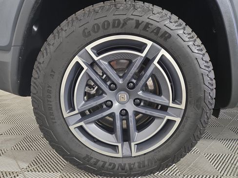 Used 2025 Rivian R1S Adventure AWD/4WD image 12