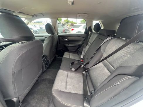 Used 2024 Nissan Rogue SV AWD/4WD image 21